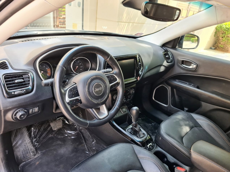 Silver Jeep Compass 2019